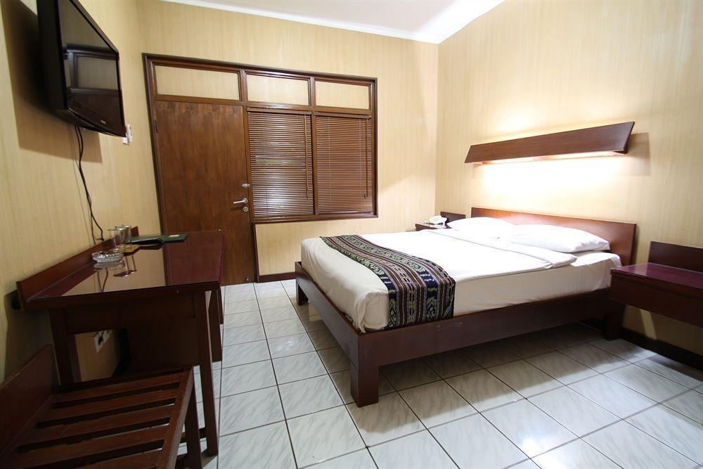 Paradiso Beach Inn Kuta  Exterior photo