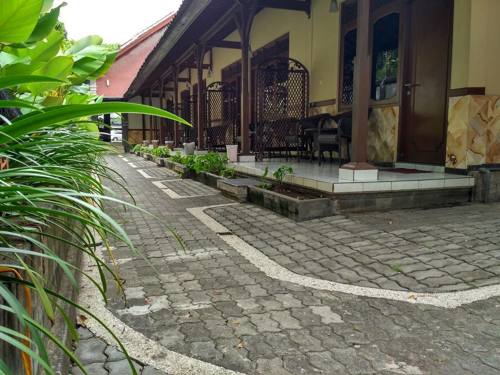 Paradiso Beach Inn Kuta  Exterior photo