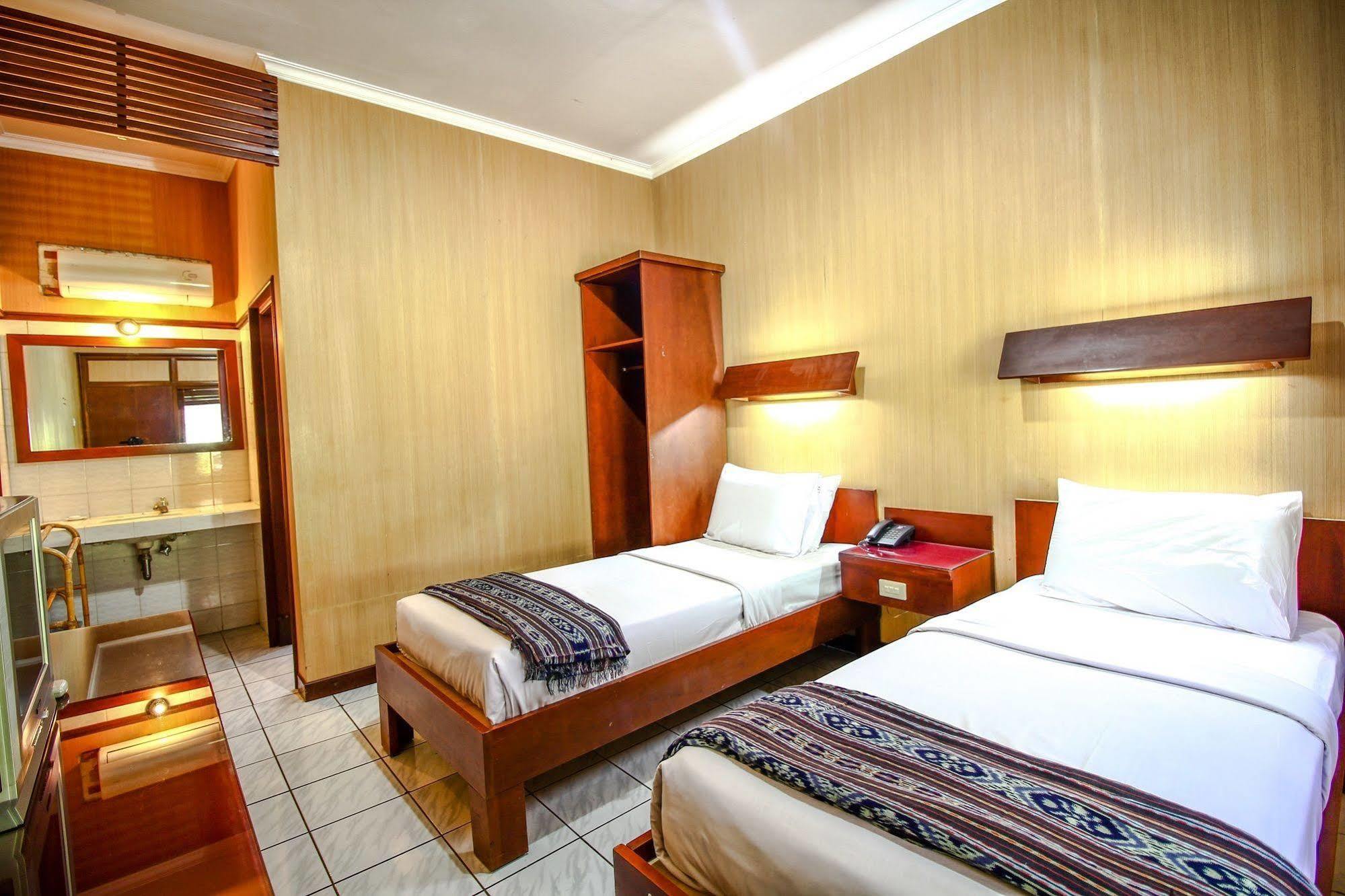 Paradiso Beach Inn Kuta  Exterior photo